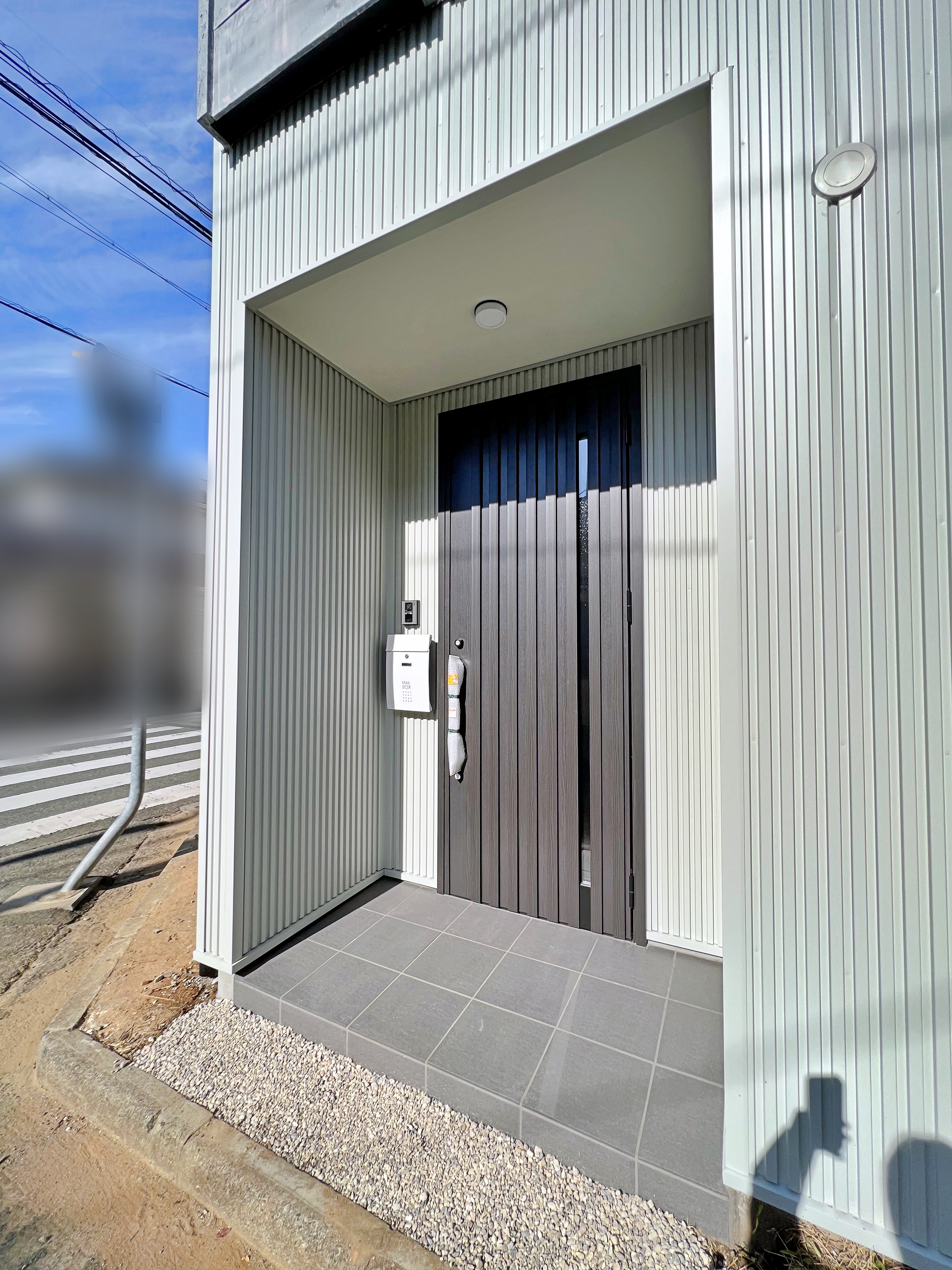 フルリノベーション物件　玄関ホール、玄関、玄関ポーチ新設